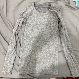 lululemon athletica Heather Gray Long Sleeve Top
